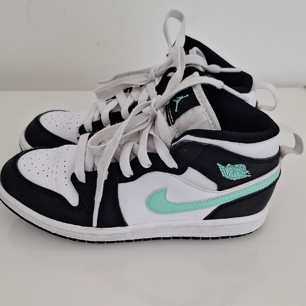 Air Jordon Mid 1's Unisex Sneakers - Picture 4 of 8